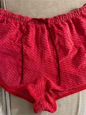 Lululemon red velvet tennis Textured Red Lounge Shorts